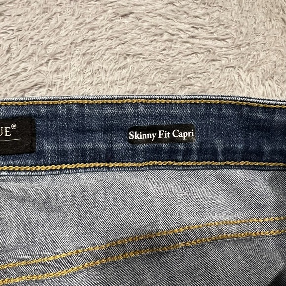 Judy Blue Skinny Fit Capri Jeans Raw Hem Distressed Women's 13/31 32x20 - Picture 10 of 16